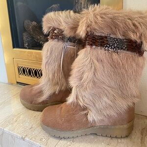 BearPaw Women's Boots Sz W8 Calf Sheep Skin Goat Fur Feathers Brown Mid-Calf